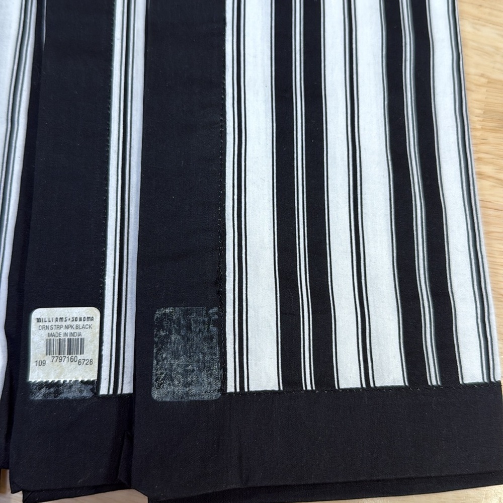 Williams Sonoma Ornate Black and White Striped Table Napkins set of 4 - Picture 5 of 5